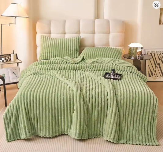 RÄFFLAD - Överkast