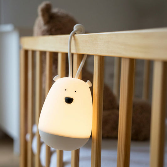 Lampa Nattlampa HÄNGER – trygg belysning för barnrummet