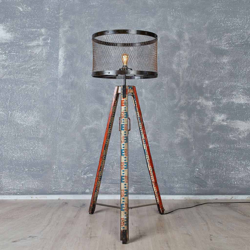 Golvlampor Golvlampa PEILSCHAAL – Industriell karaktär och tidlös design