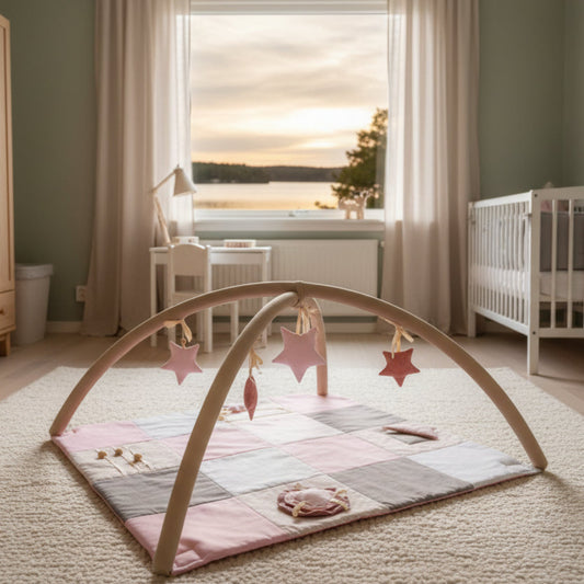 Babyleksaker Babygym KARLOOVA – En harmonisk lekplats för sensorisk upptäckt (100 x 100 cm)