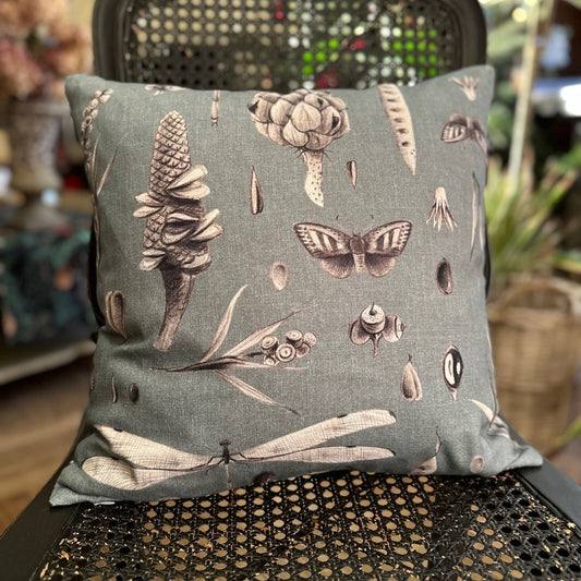 Kuddfodral Kuddfodral SEEDS – Sval mjukhet med botanisk elegans (45 x 45 cm)