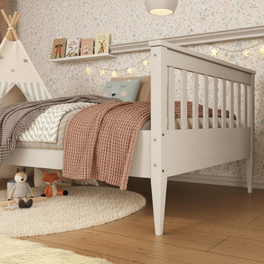 Säng Barnsäng EMILIA – Klassisk träsäng i skandinavisk design (Flera varianter)