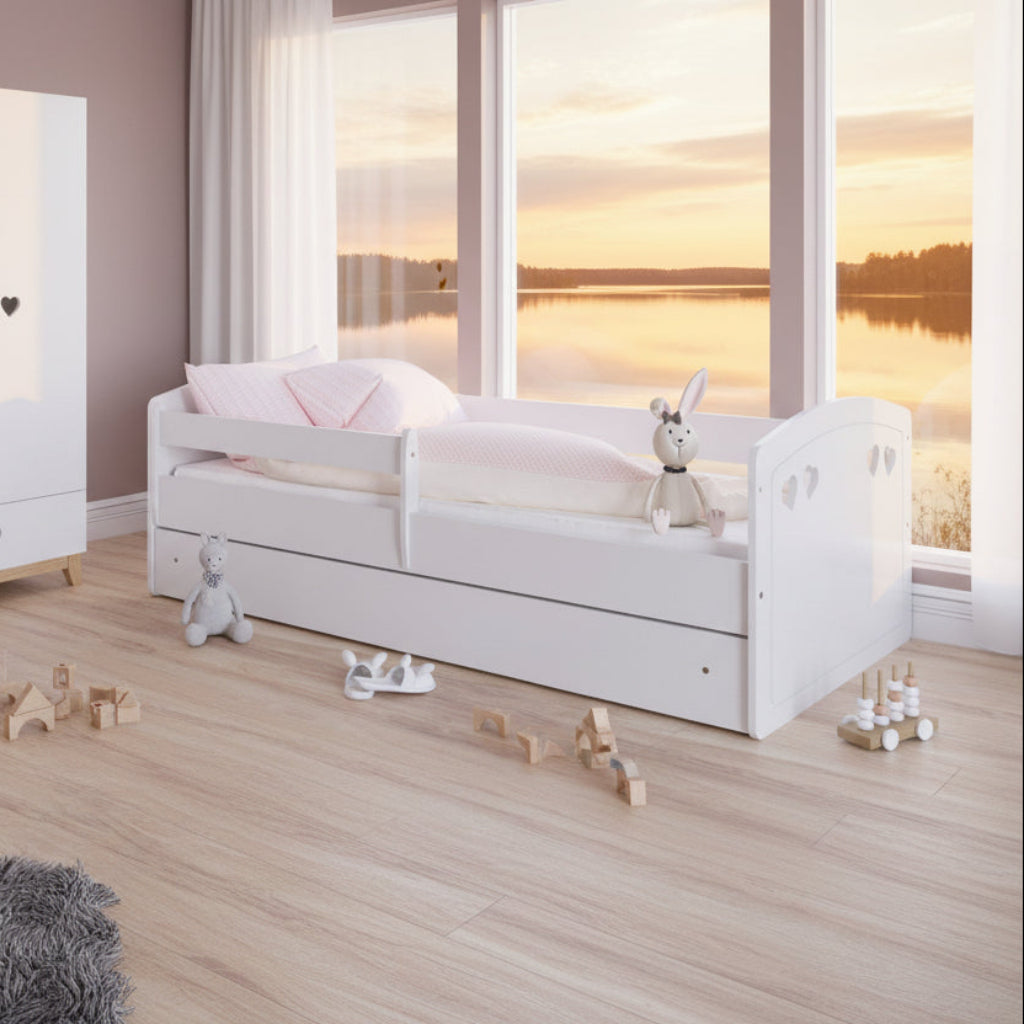 Säng Barnsäng JULIA – En trygg och tidlös sovplats (Flera varianter)