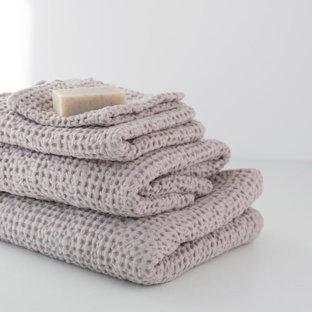 Handduk Handdukar MICKE – Mjuk absorbering i beige/lila (Flera storlekar)