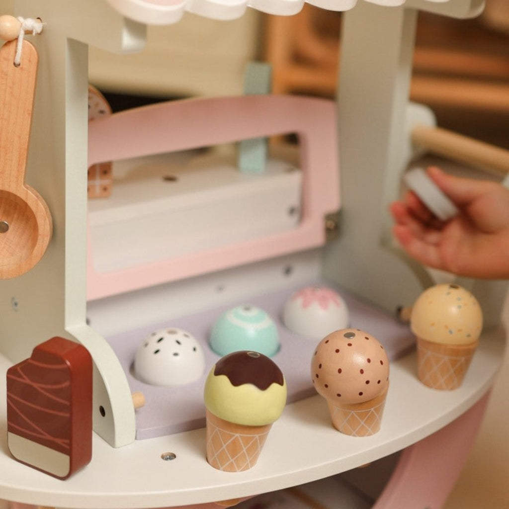 Leksaker Glassvagn i trä GLASS- Kreativ lekfullhet i svala färger