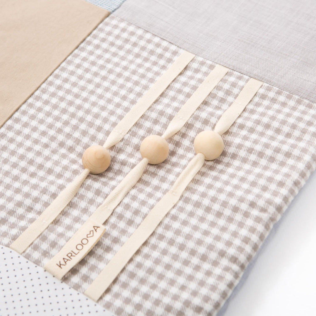 Babyleksaker Babygym KARLOOVA – En harmonisk lekplats för det första året (100 x 100 cm)