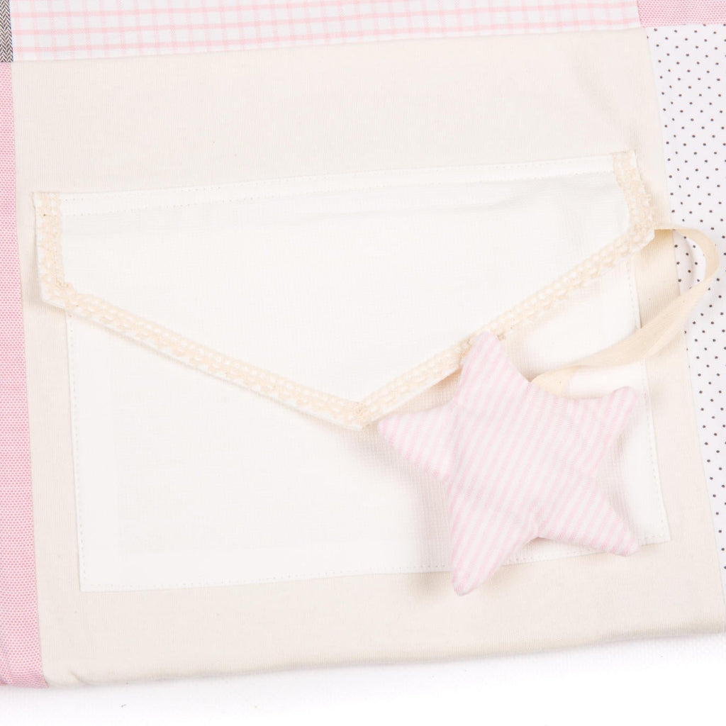 Babyleksaker Babygym KARLOOVA – En harmonisk lekplats för sensorisk upptäckt (100 x 100 cm)