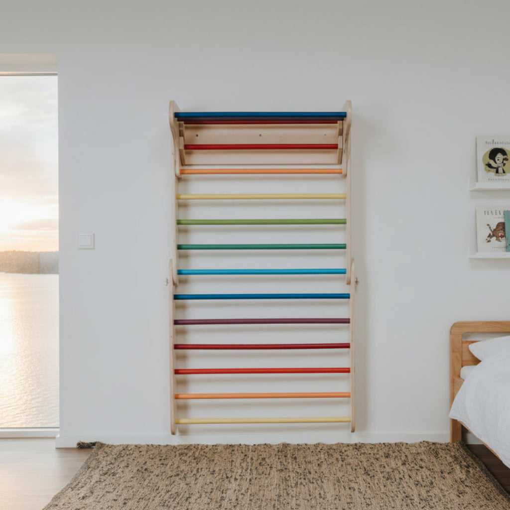 Ribbstol Klättertriangel PIKLER – Multifunktionell ribbstol i trä