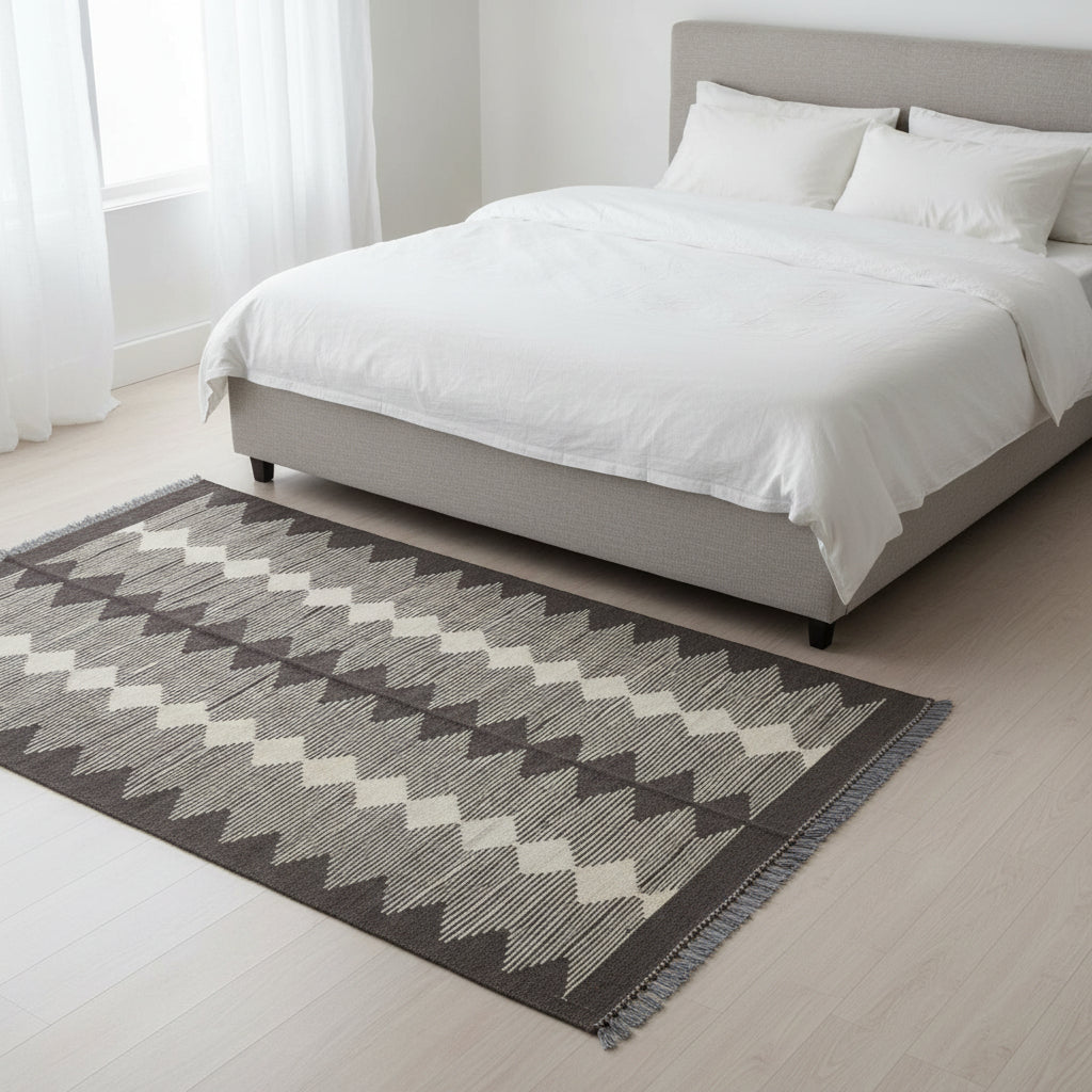 Mattor Handvävd ullmatta PATRIK – Grafisk elegans och mjuk komfort för ditt hem (125 x 190 cm)