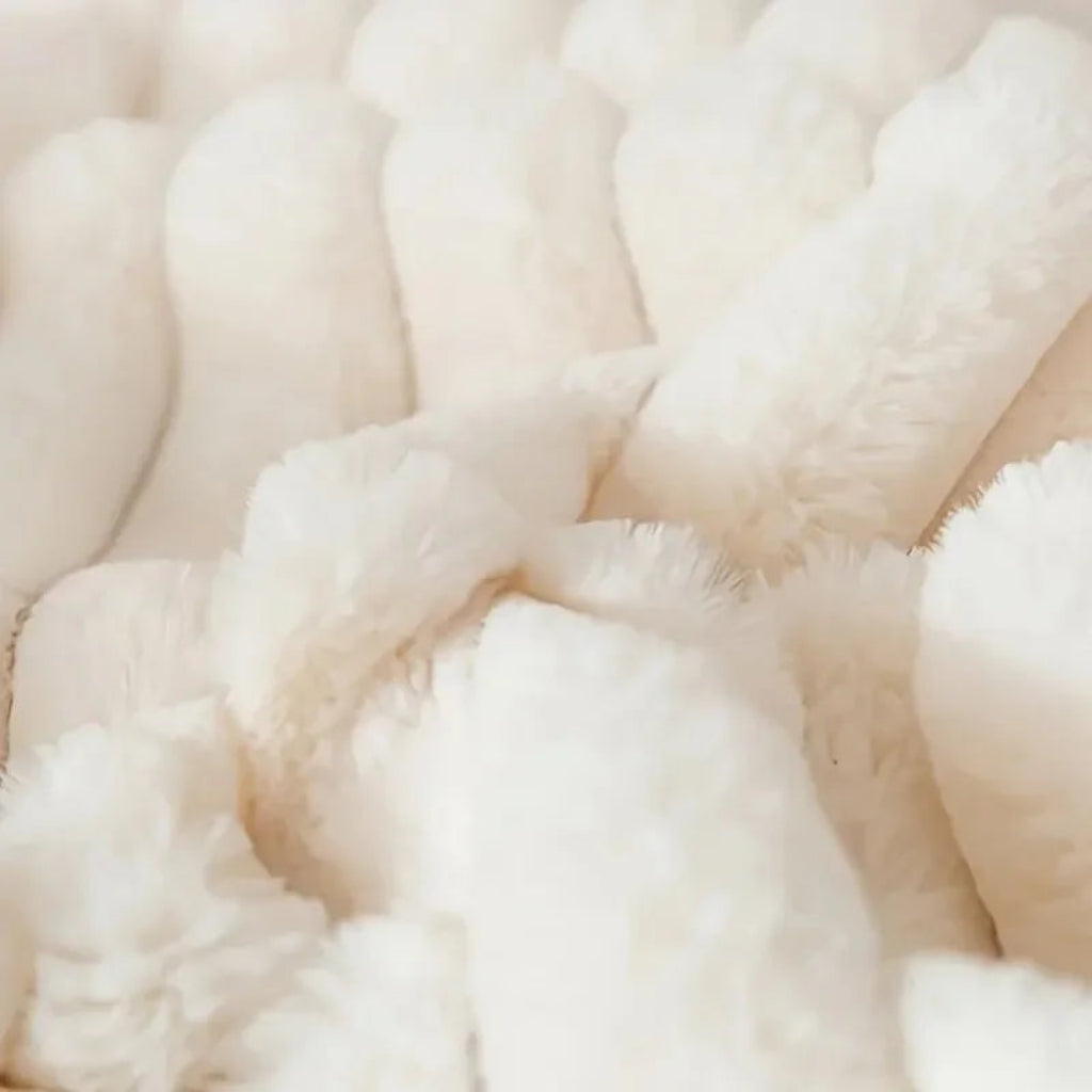 Kuddfodral Kuddfodral RANDIGT – Grafisk elegans i mjuk plysch (Flera varianter)