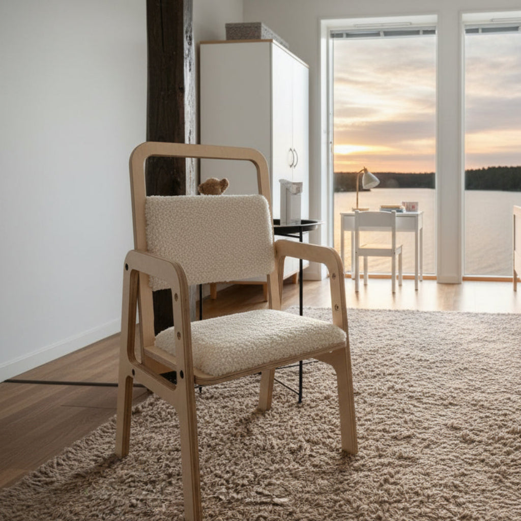 Stol Barnstol LULA vit – En växande sittmöbel för barn (2–12 år)