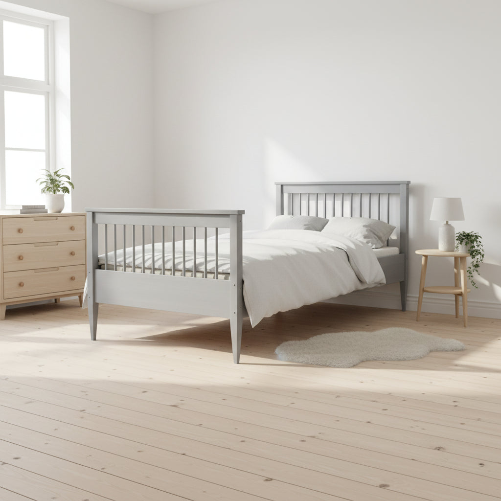 Säng Barnsäng EMIL – Klassisk och robust säng i massivt trä (Flera varianter)