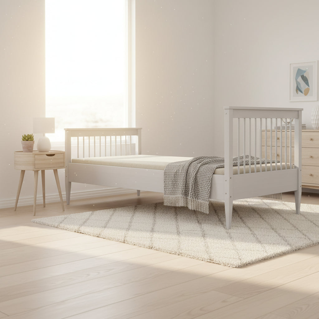 Säng Barnsäng EMIL – Klassisk och robust säng i massivt trä (Flera varianter)