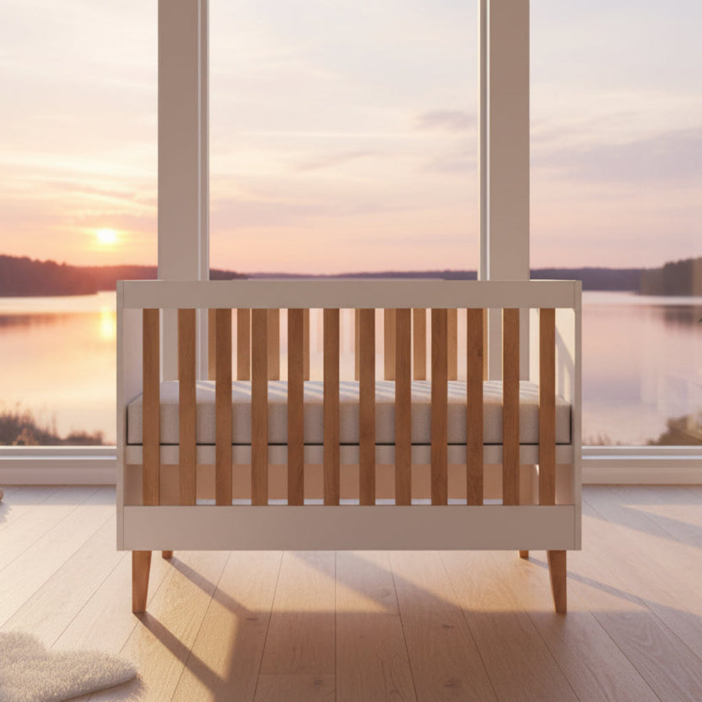 Spjälsäng Spjälsäng KUBI VIT – Modern design i massiv ek och vitt