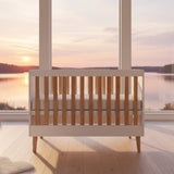 Spjälsäng Spjälsäng KUBI VIT – Modern design i massiv ek och vitt