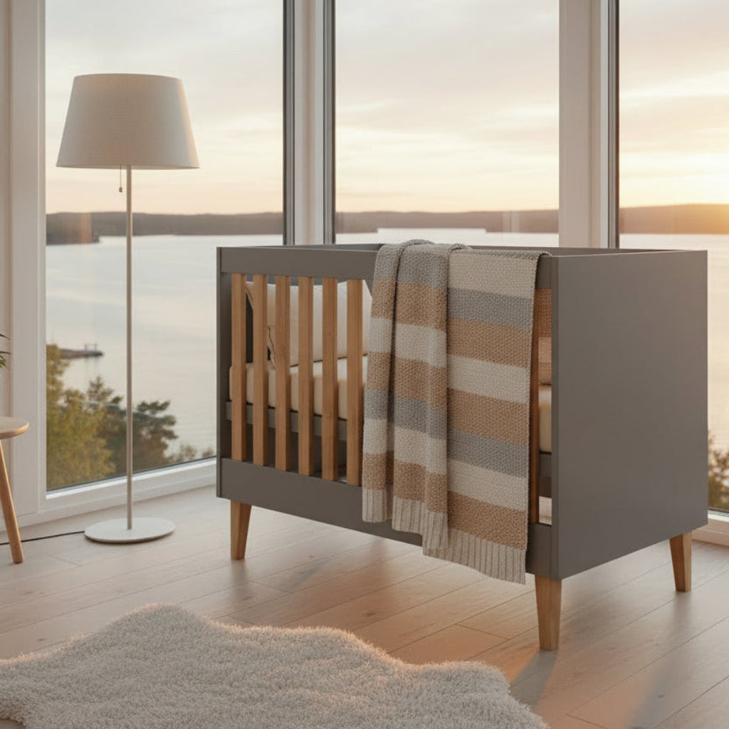 Spjälsäng Spjälsäng KUBI – Modern spjälsäng i skandinavisk stil